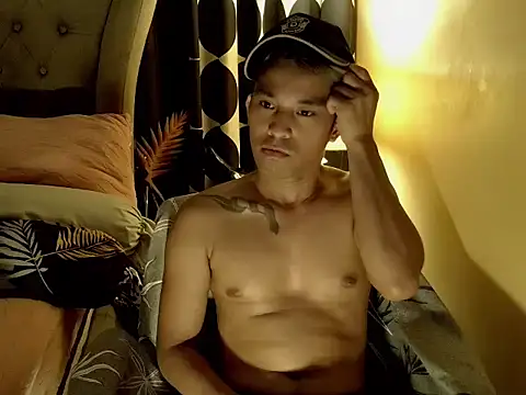 Snapshot of AsianHorseCockOwen chatting on 11.25.25 AsianHorseCockOwen online show from 11.25.25