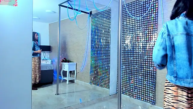 Snapshot of MiaAmore_ chatting on 11.02.25 MiaAmore online show from 11.02.25