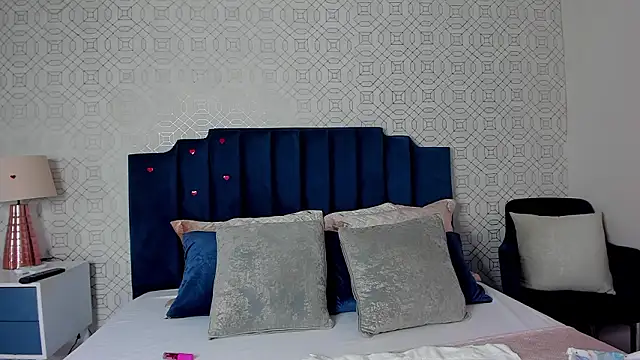 ashleythompson2025 online show from 03.06.26