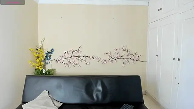 Snapshot of zarek_lux chatting on 06.28.26 zarek lux online show from 06.28.26
