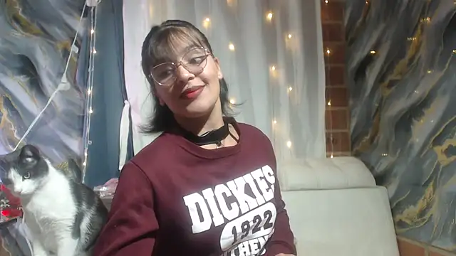 Saraah Dark online show from 10.11.25