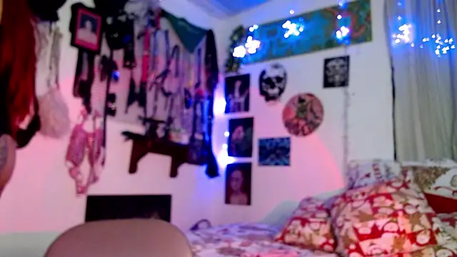 Snapshot of MistressMariam_ chatting on 12.16.25 MistressMariam online show from 12.16.25