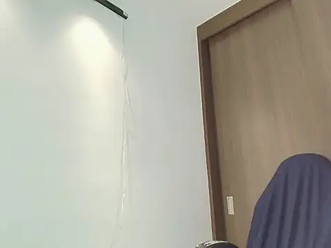 Snapshot of scarletevil chatting on 09.11.25 scarletevil online show from 09.11.25