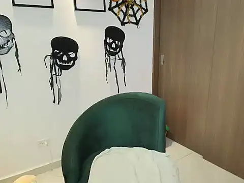 Snapshot of scarletevil chatting on 10.30.25 scarletevil online show from 10.30.25