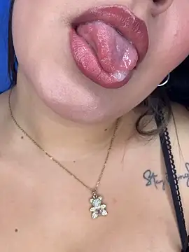 Bella-kim- online show from 10.18.25