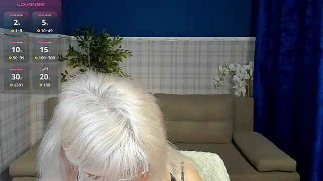 Snapshot of Hella_Fabel chatting on 05.27.26 Hella Fabel online show from 05.27.26