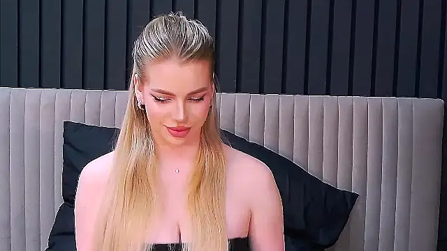 Snapshot of MilanaCeleste chatting on 11.27.25 MilanaCeleste online show from 11.27.25