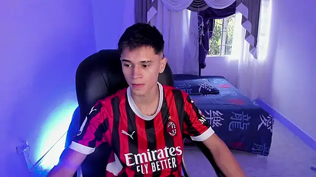 Aron Boyy online show from 10.24.25