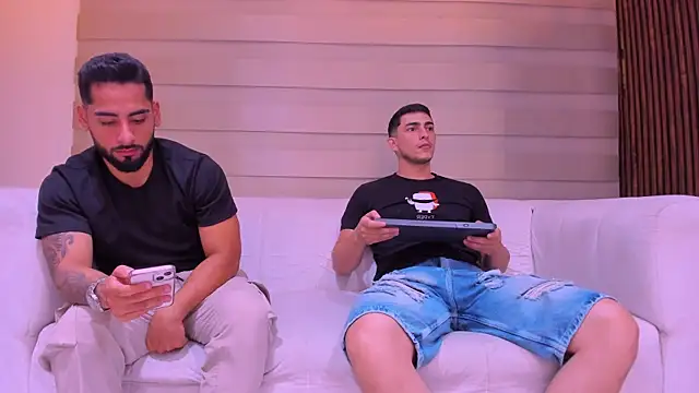 Snapshot of mike_friends chatting on 12.15.25 mike friends online show from 12.15.25