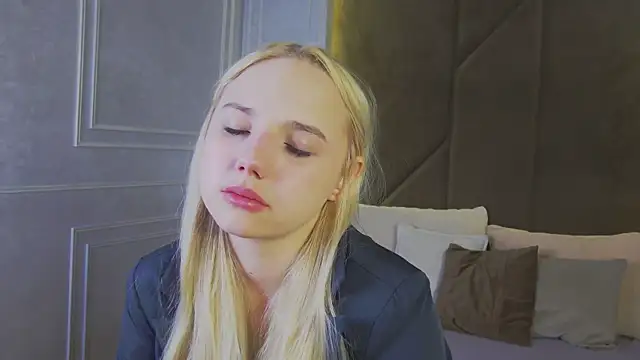 Sky Cutie online show from 07.04.26