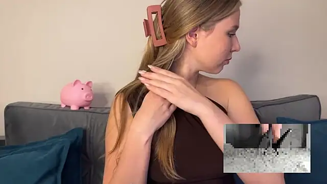 Snapshot of GoddessRoss chatting on 09.26.25 GoddessRoss online show from 09.26.25