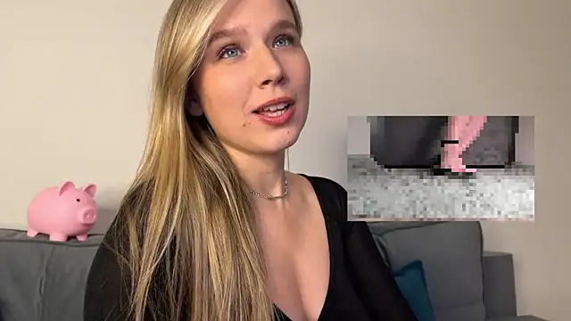 Snapshot of GoddessRoss chatting on 09.30.25 GoddessRoss online show from 09.30.25