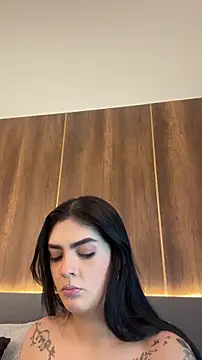 Snapshot of AliceRitter chatting on 10.29.25 AliceRitter online show from 10.29.25