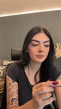 Snapshot of AliceRitter chatting on 12.14.25 AliceRitter online show from 12.14.25