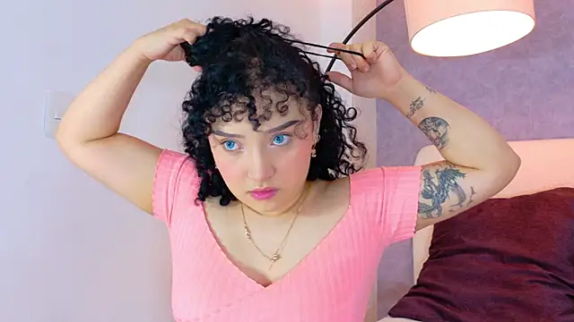 Snapshot of Tracielowe_w chatting on 11.15.25 Tracielowe w online show from 11.15.25