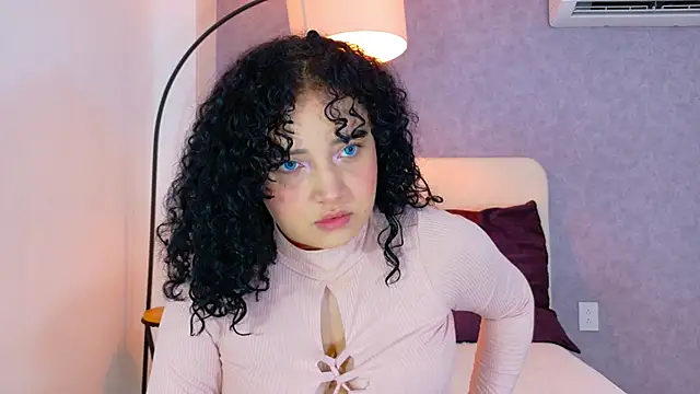 Snapshot of Tracielowe_w chatting on 11.29.25 Tracielowe w online show from 11.29.25