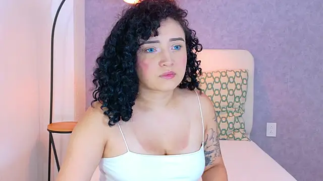 Snapshot of Tracielowe_w chatting on 12.14.25 Tracielowe w online show from 12.14.25