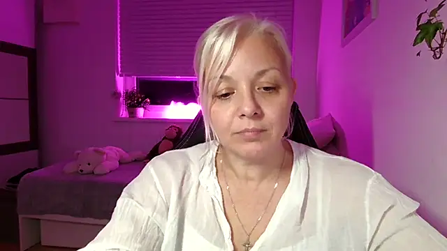 Linsy Kim online show from 11.14.25