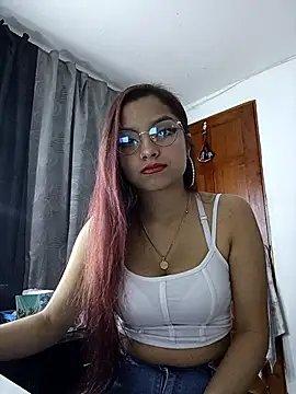 Snapshot of NaughtyLola_26 chatting on 09.29.25 NaughtyLola 26 online show from 09.29.25