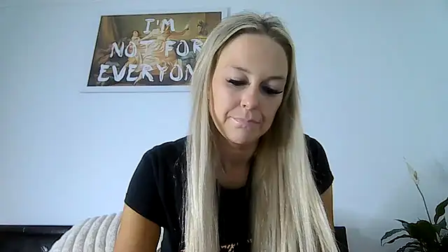 Snapshot of imyourgoodgirl69 chatting on 11.16.25 imyourgoodgirl69 online show from 11.16.25