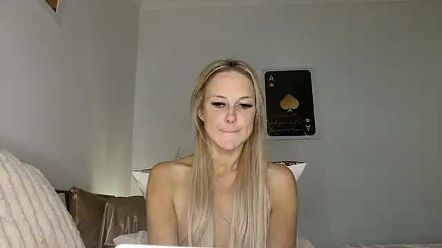 Snapshot of imyourgoodgirl69 chatting on 11.29.25 imyourgoodgirl69 online show from 11.29.25