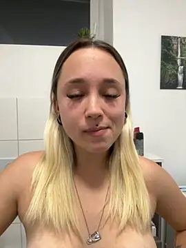 Snapshot of stelli_99 chatting on 10.09.25 stelli 99 online show from 10.09.25