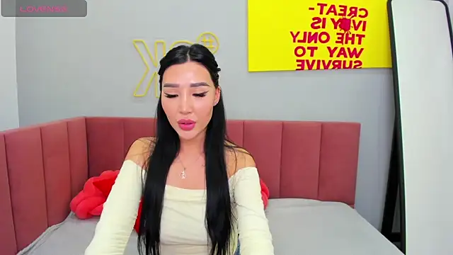 Snapshot of Jennifer_Munoz chatting on 10.08.25 Jennifer Munoz online show from 10.08.25