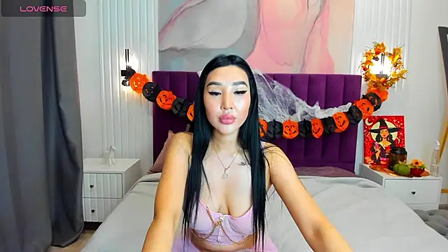 Snapshot of Jennifer_Munoz chatting on 11.01.25 Jennifer Munoz online show from 11.01.25