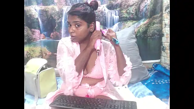 Snapshot of indianmystica694u chatting on 10.13.25 indianmystica694u online show from 10.13.25