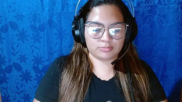 Snapshot of coco_curvy chatting on 10.13.25 coco curvy online show from 10.13.25