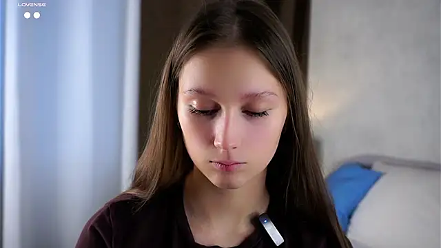 Snapshot of MelaniSeiver chatting on 10.23.25 MelaniSeiver online show from 10.23.25