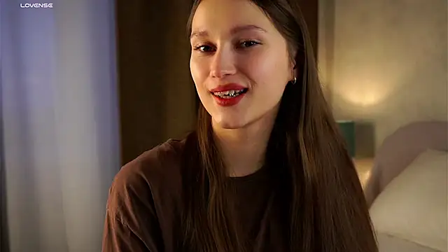 Snapshot of MelaniSeiver chatting on 10.31.25 MelaniSeiver online show from 10.31.25