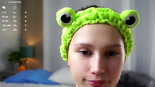 Snapshot of MelaniSeiver chatting on 11.21.25 MelaniSeiver online show from 11.21.25