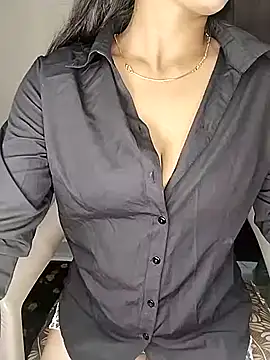 Snapshot of Savita2310 chatting on 11.14.25 Savita2310 online show from 11.14.25