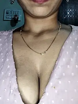 Snapshot of Savita2310 chatting on 12.05.25 Savita2310 online show from 12.05.25