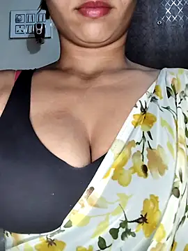 Snapshot of Savita2310 chatting on 12.15.25 Savita2310 online show from 12.15.25