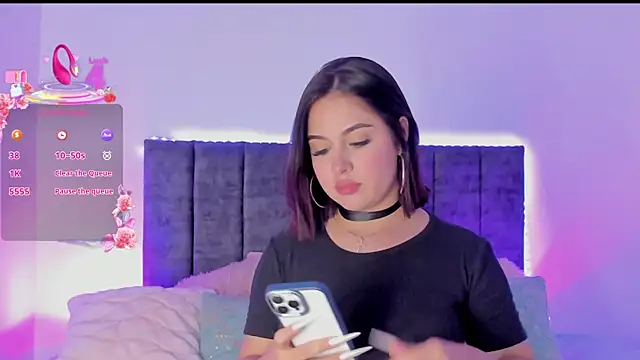 Snapshot of AnaLevii chatting on 09.15.25 AnaLevii online show from 09.15.25