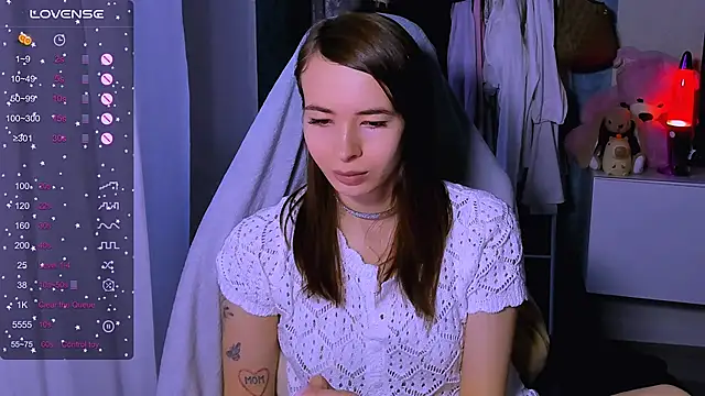 Snapshot of ZoyaMill chatting on 11.10.25 ZoyaMill online show from 11.10.25