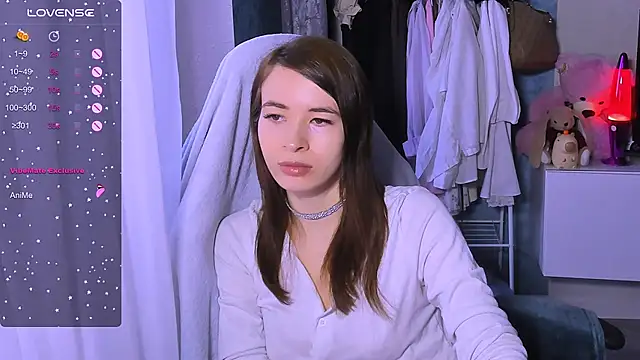 Snapshot of ZoyaMill chatting on 11.14.25 ZoyaMill online show from 11.14.25