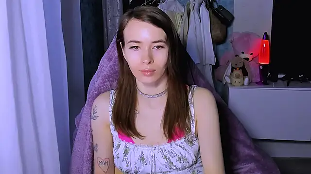 Snapshot of ZoyaMill chatting on 11.28.25 ZoyaMill online show from 11.28.25