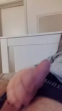 Snapshot of NewJoiner chatting on 12.05.25 NewJoiner online show from 12.05.25