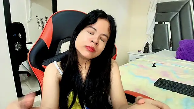 MiniLove 01 online show from 04.17.26