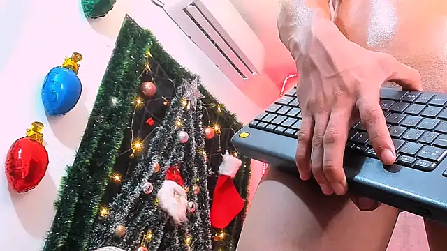 Snapshot of Manuel_FPG chatting on 12.17.25 Manuel FPG online show from 12.17.25