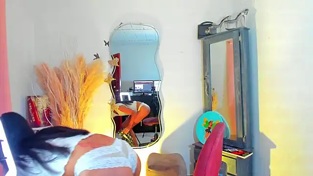 Snapshot of REINA_ADAHARA chatting on 12.17.25 REINA ADAHARA online show from 12.17.25