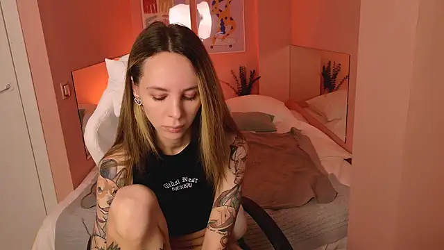 MiaGraham1 online show from 10.24.25