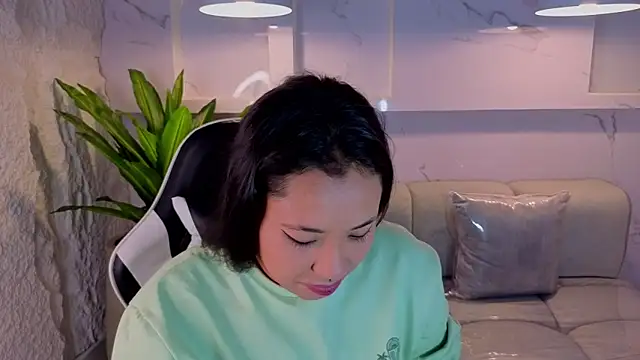 Hollypeyton Tp online show from 09.08.25