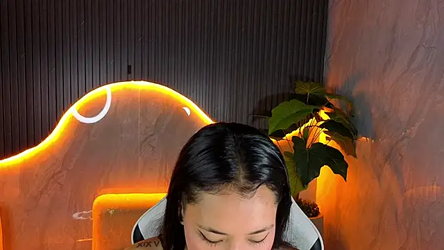 Hollypeyton Tp online show from 09.09.25