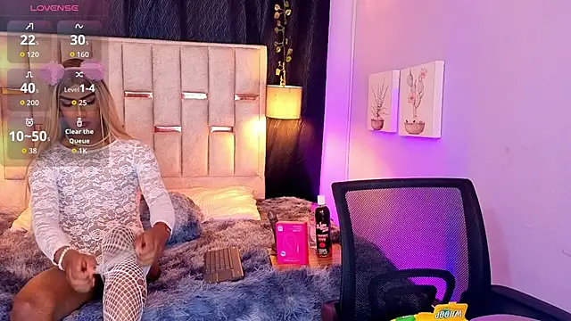 Snapshot of melody-rouss chatting on 10.12.25 melody-rouss online show from 10.12.25