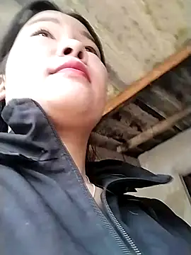 lylylove online show from 10.29.25