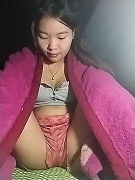 lylylove online show from 11.03.25